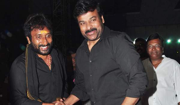 srinu vaitla and chiranjeevi at bruce lee audio launch