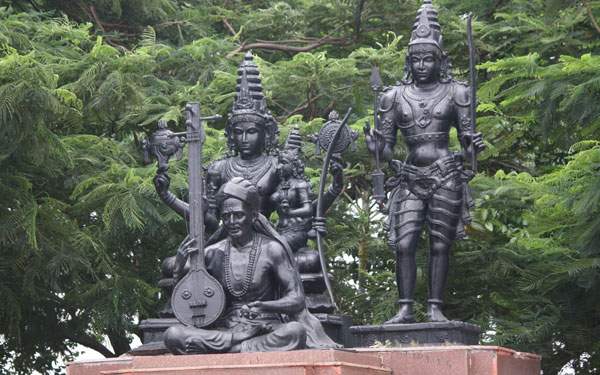 new statues on hyderabad tankbund