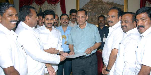 Jagan meets Govenror Over Deeksha?