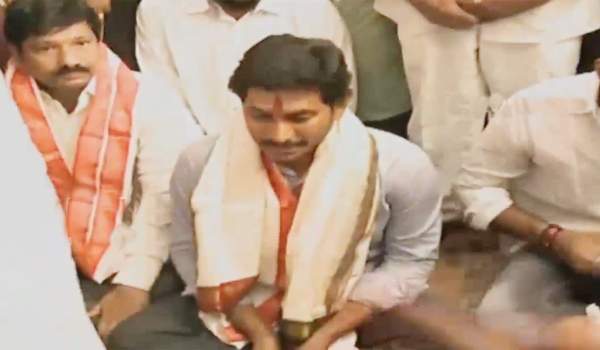 ys jagan at vijayawada durga temple