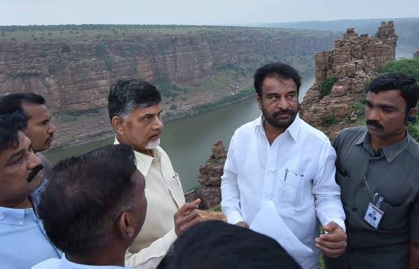 Chandrababu naidu rayalaseema projects