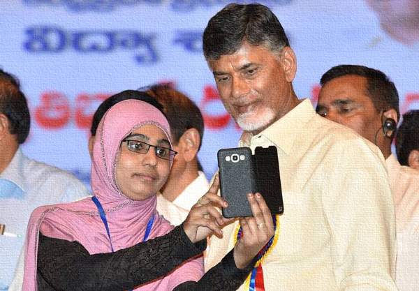 Chandrababu-naidu-selfie