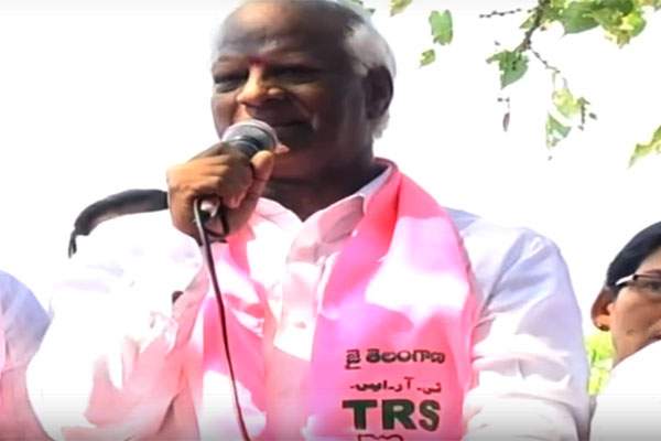 Chappal hurled at Telangana Deputy CM Kadiyam Sri Hari