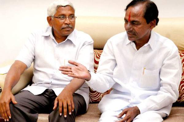 Differences flaring up between Kodandaram and KCR