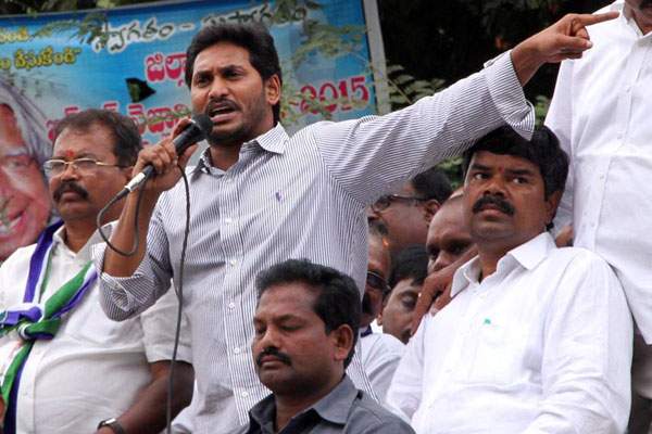 YSRCP lost warangal by elections over independent candidate