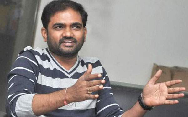 director maruthi to produce rojulu marayi movie