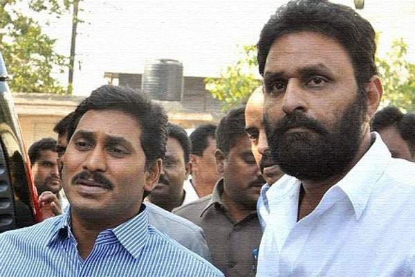 jagan with kodali nani