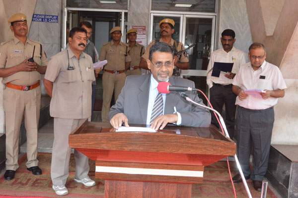 telangana-behind-andhra-pradesh-due-to-employees