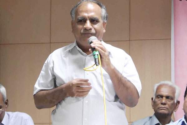 thelakapalli ravi comments on pawan kalyan