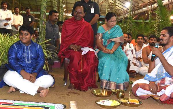 Aayutha Maha Chandi Yagam make KCR Super Powerful