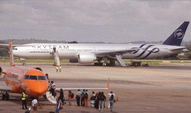 Air France Bomb threat in flight's toilet