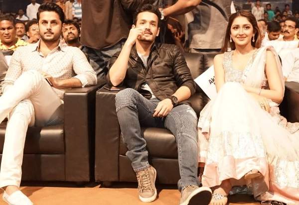 Akhil heroine complains akhil