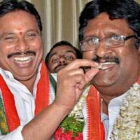 Congress MLC prabhakar TDP MLA Sayanna joining TRS