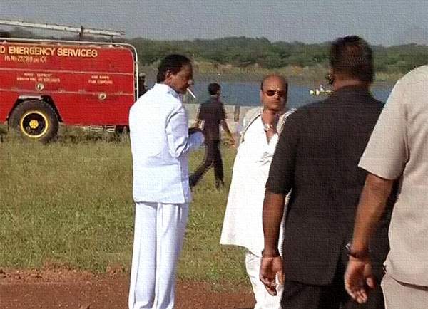 KCR-smoking-vijayawada-fake-photo