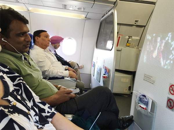 Mahesh's heroine was annoyed in the flight