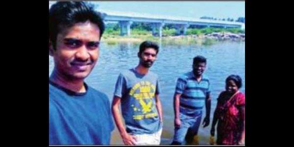 Selfie kills four drowning in a river