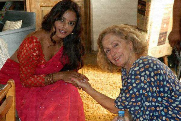 Shekhar Ksmmula heroine Neetu Chandra  in American Sitcom!