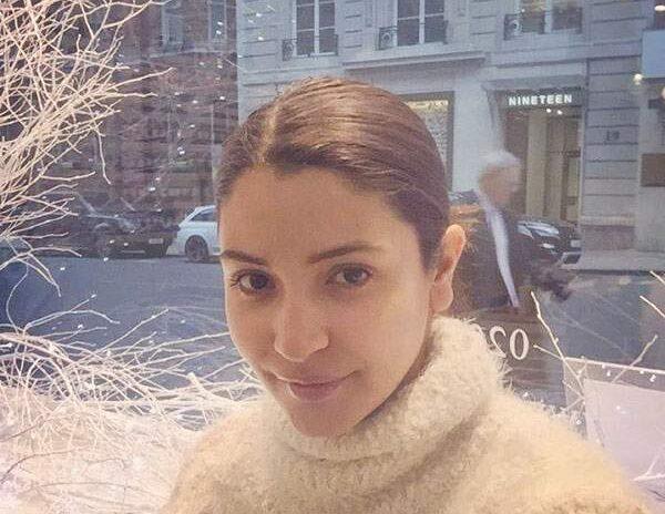 anushka sharma selfie in london