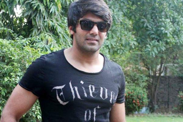 arya not remaking rajinikanth movie