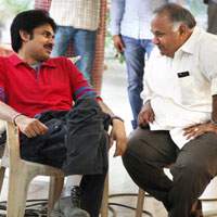 pawan kalyan chief guest for nannaku prematho audio launch