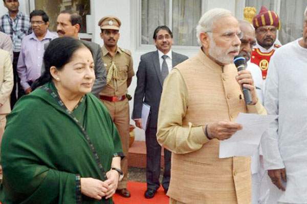 modi went chennai and announces help to chennai in the presence of jayalalitha