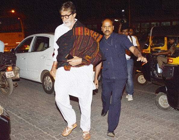 Amitabh Bachan walks on road