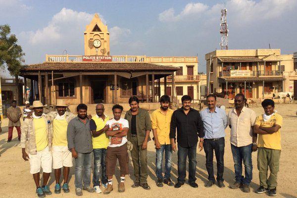 Chiranjeevi on the sets on Pawan kalyan Sardaar Gabbar singh