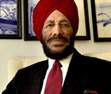 Milkha-invites-saala-khadoos-team