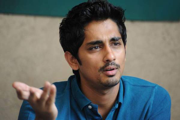 Siddharth controversial tweets on danush