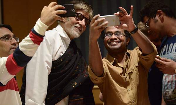 fan-asks-for-a-selfie-amitabh bachchan-cant-share