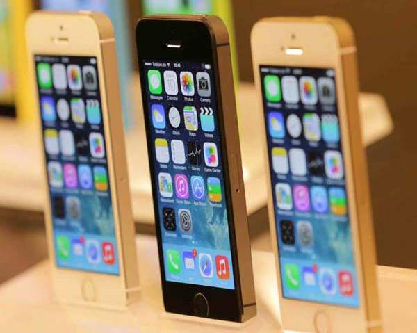 apple-reports-slowest-iphone-sales