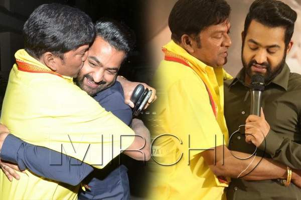rajendra-prasad-cant-stop-kissing-ntr