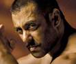 superstar-halts-the-shoot-continues-his-habit