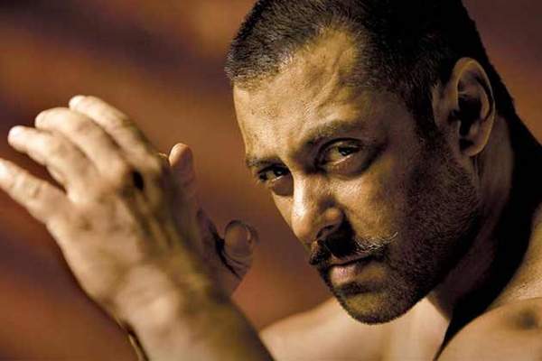 salman-khan-halts-the-shoot-continues-his-habit