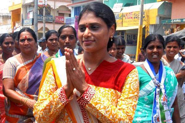 ys Jagan using YS Sharmila as 'Use and Throw'