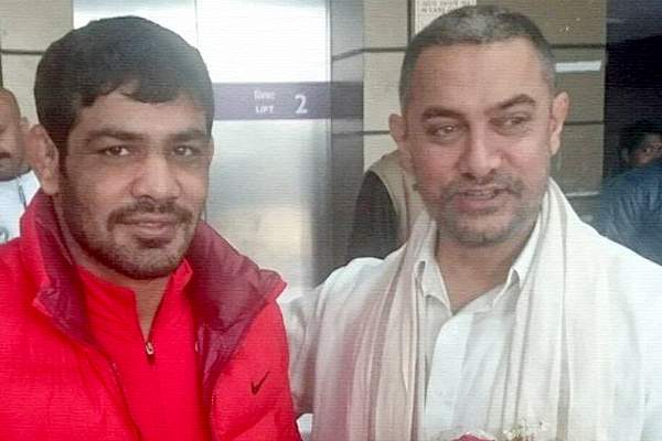 Aamir-Khan-with-wrestler -Sushil-Kumar