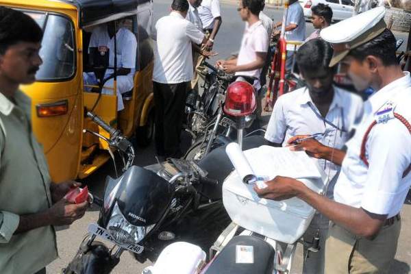 Hyderabad Traffic violators may lose their licenses!