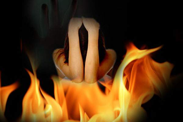 Man sets ablaze wife for an omelette