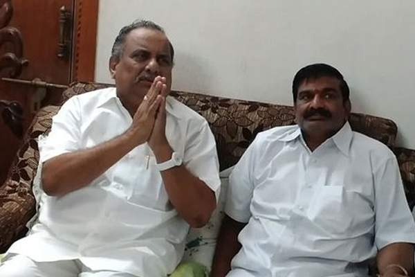 Mudhragada padmanabham  asks apologies to Chandrababu!