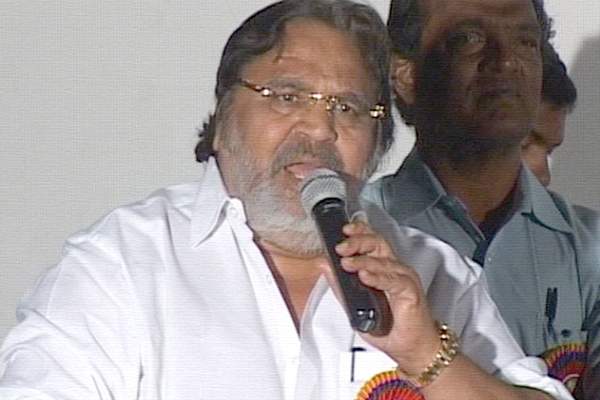 Police stops dasari narayana rao in rajahmundry