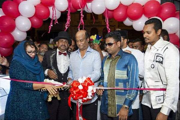 Rajni-breaks-his-self-discipline-for-Datuk