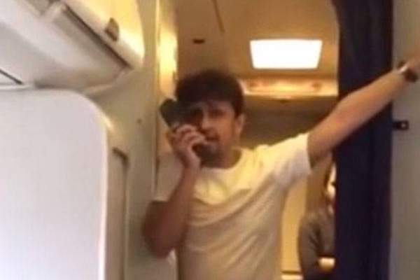 sonu-nigam-concert-steals-bread-butter-of-jet-airways-staff