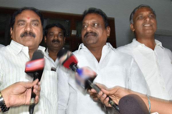 Telangana Jump Jilanis as Associate TRS members?