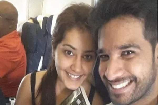 Young heroine rashi khanna sweet getaway with co-passenger