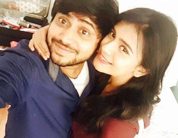 comedian-naveen-selfie-with-hibha-patel