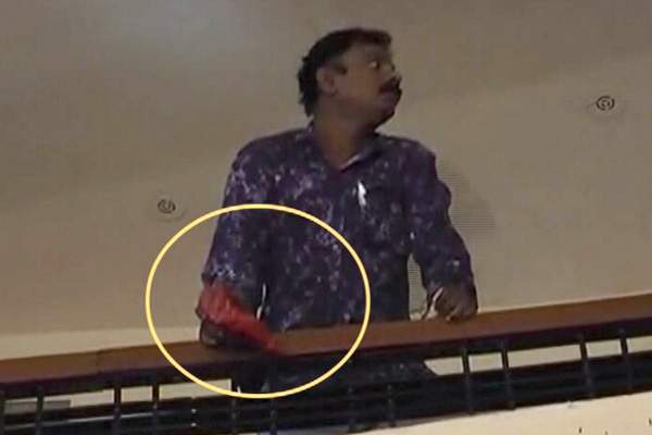 bomb-vs-tofees-man-dares-to-throw-bag-on-chief-minister-Siddaramaiah