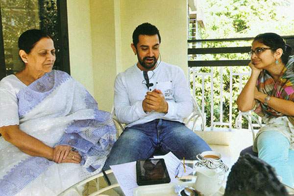 Aamir khan  cut shorts son junaid time to be with mother Zeenat Hussain
