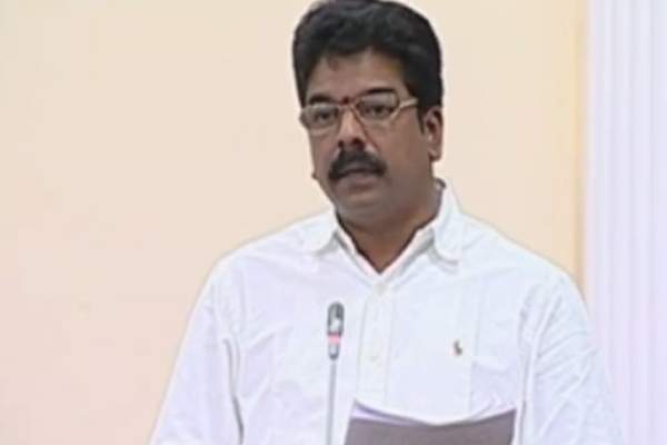 Bonda Uma himulates YSRCP