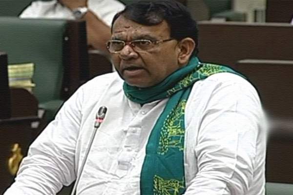 Chandrababu naidu slapped Pocahram Srinivas Reddy