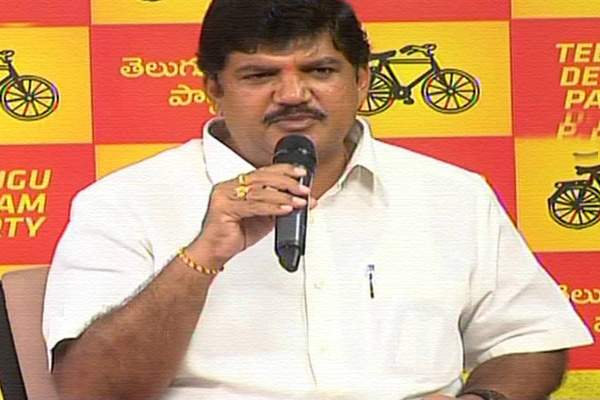Dhulipalla Narendra fires on jagan
